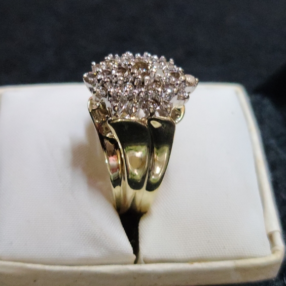 10k Women's Gold Dimond Ring - Picture 4 of 12